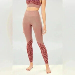 Fabletics -‎ High-Waisted Seamless Leopard Legging